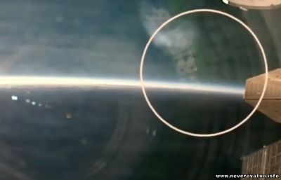 НЛО на земной орбите в прямой трансляции с борта МКС