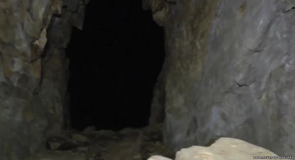 Страшные звуки в заброшенной австралийской шахте (видео)