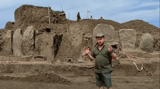 Невиданное каменное чудо в Украине. Почему ссорятся из-за древнего кургана возле Днепра