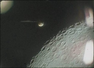 Доказательство того, что мы не одиноки: 3 официальных изображения НАСА с НЛО и базами на Луне