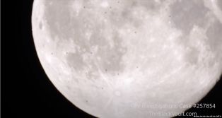Московский охотник за НЛО, снял флотилию объектов пролетающих на фоне Луны