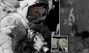 Отражение в визоре астронавта опровергает высадку на Луну
