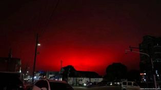 В китайском городе Чжоушань кроваво-красное небо напугало жителей