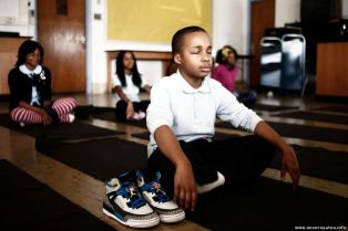 Начальная школа заменяет наказание медитацией