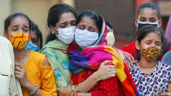 В Индии 380 человек госпитализировали из-за неизвестной болезни