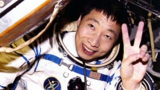 Первый китайский космонавт рассказал, что слышал загадочный «стук в дверь» в космосе. Тайна была раскрыта спустя 11 лет