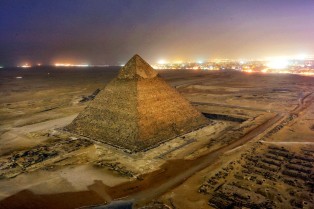 Пирамида Хеопса сфокусировала энергию радиоволн в камерах и под основанием