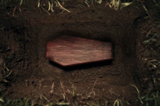 Кладбищенские истории, или Почему могилы роют глубиной 2 метра?