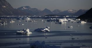 За три дня в Гренландии растаяло 18 миллиардов тонн льда