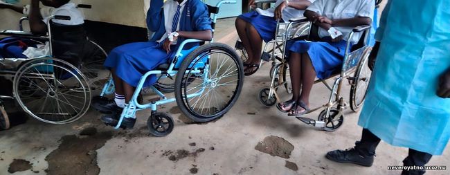 Кенийских школьниц парализовала загадочная болезнь